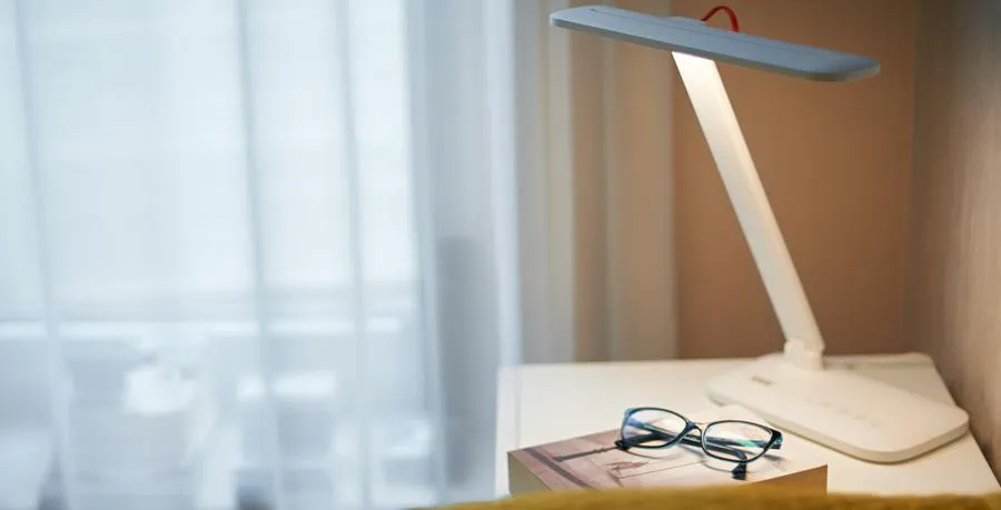 Lampka biurkowa LED Newell Sundesk NH003 biała